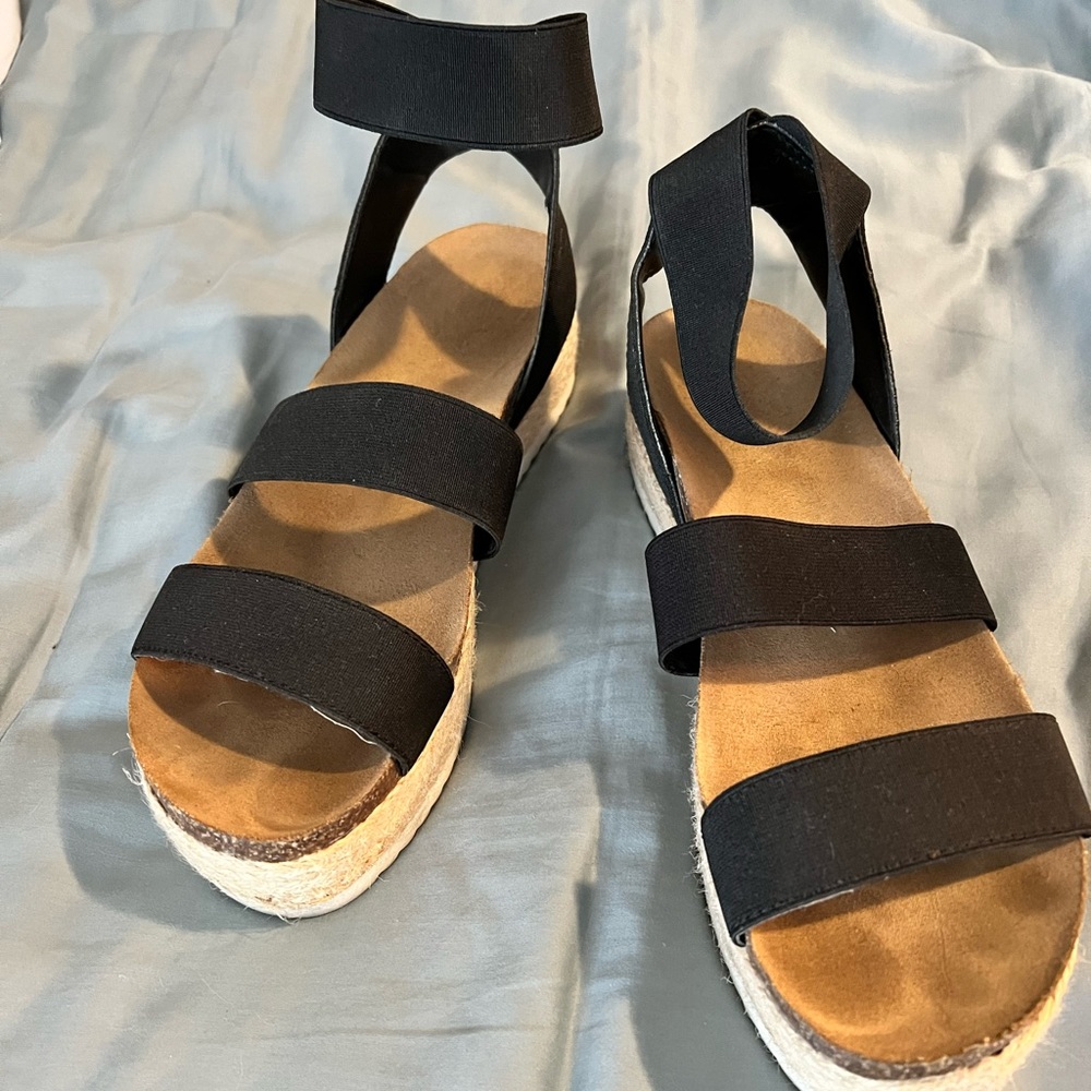 GUC New Directions Rimi Ankle Strap Platform Sandals